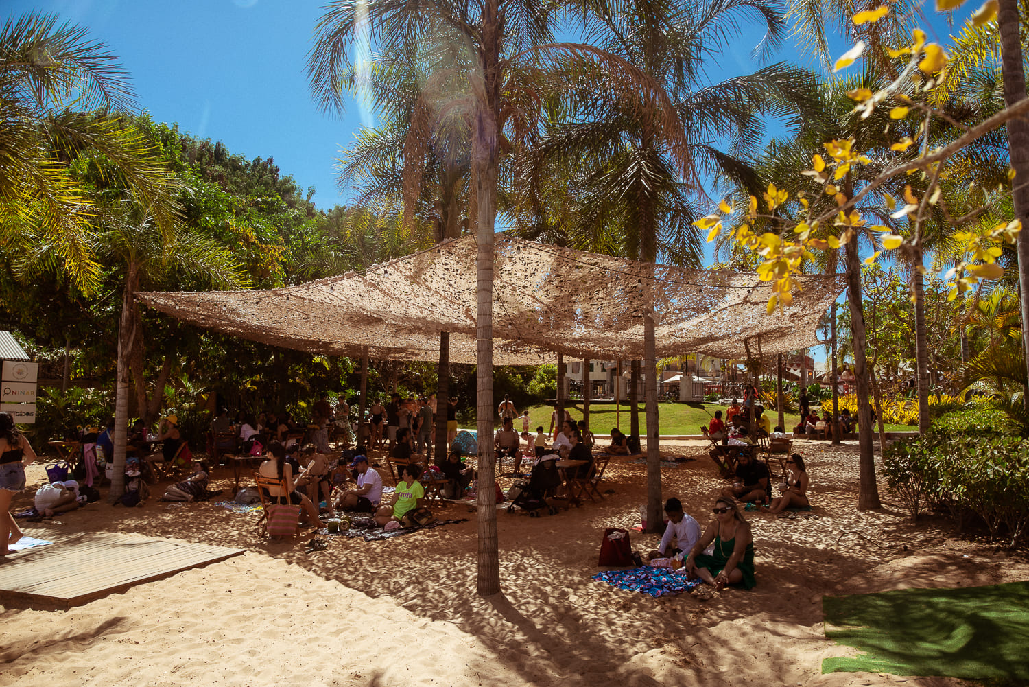 Pé na areia o dia todo no Na Praia Parque
